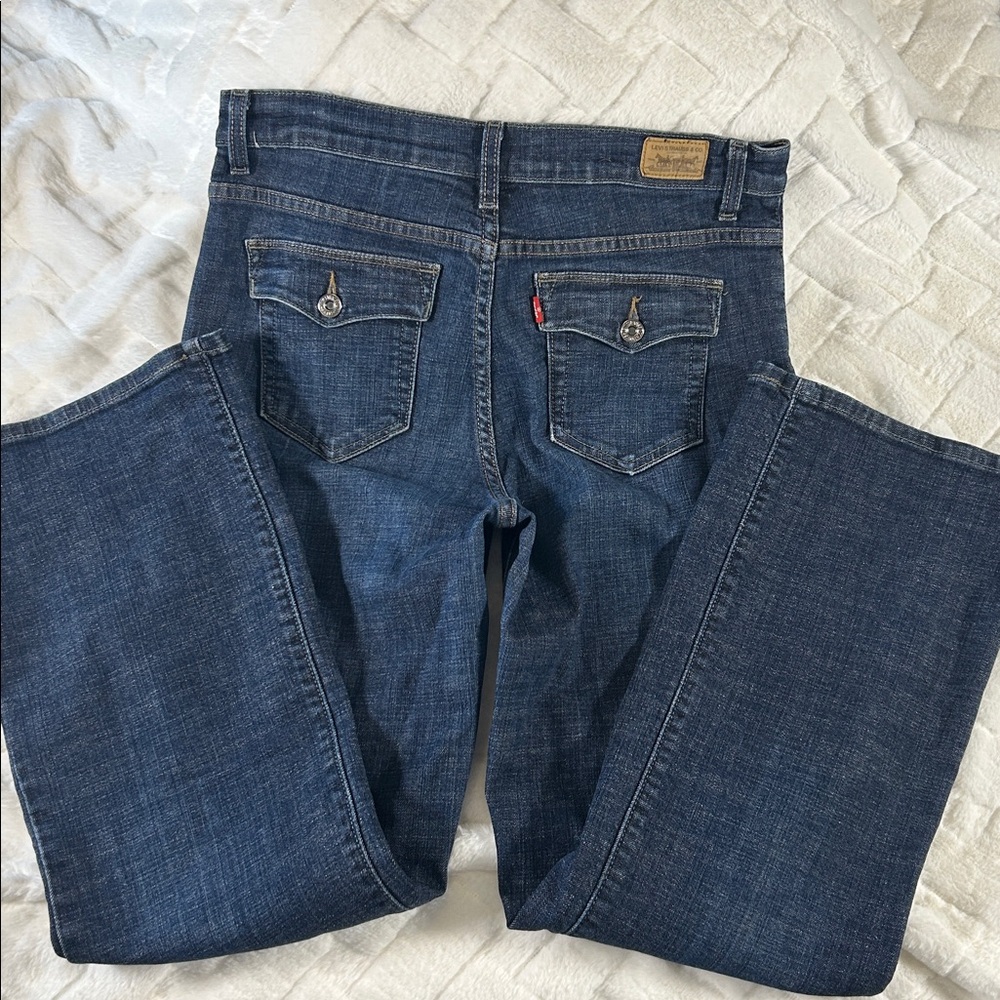 Levi's Perfectly Slimming Boot Cut 512 Jeans
Size 12 short - Picture 6 of 7